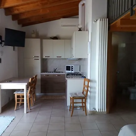 Bed & Breakfast Camister